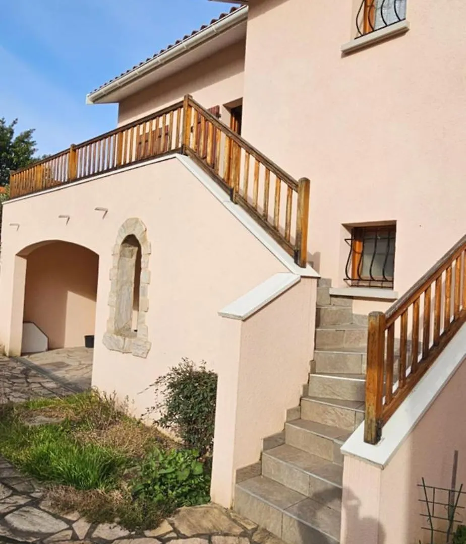Maison De Ville Coeur De Villeurbanne